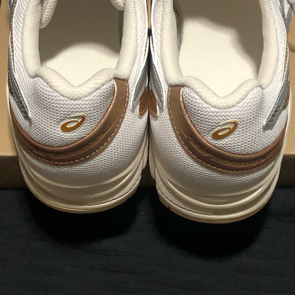 Asics Women's Gel-DS Trainer 14 1203B102-100 White Silver Gold, Size 8,Medium - Picture 5 of 7